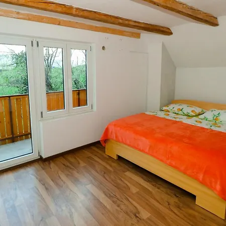 Organic Farm Hvadnik Apartment Tržič